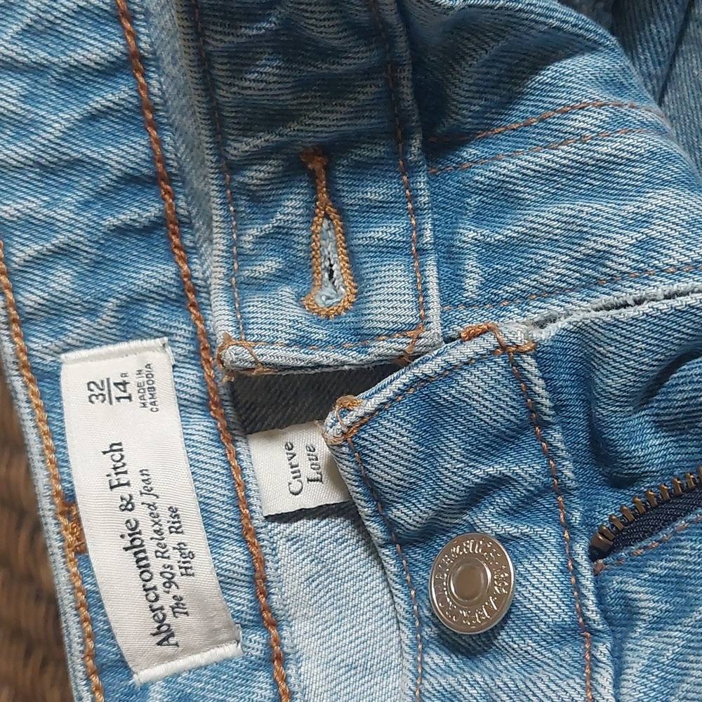 Abercrombie & Fitch The 90's Relaxed High Rise Curve Love Jeans - Picture 3 of 10
